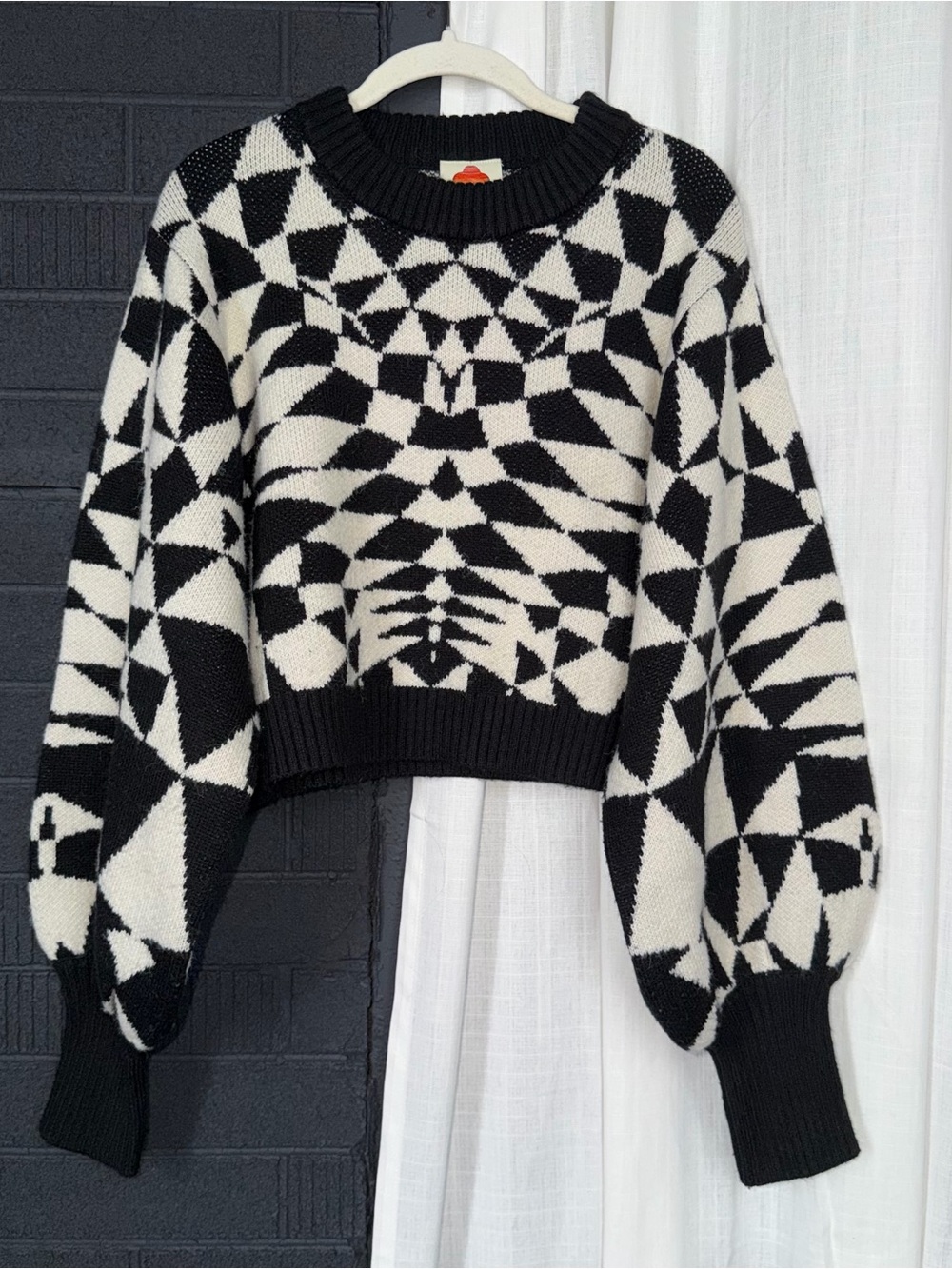 Farm Rio Women's Deco Knit Sweater Size Large Crop Black White Abstract